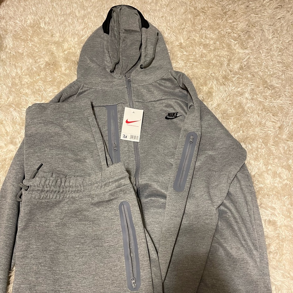 NIKE MEN’S TRACK SUITS. Size 3XL